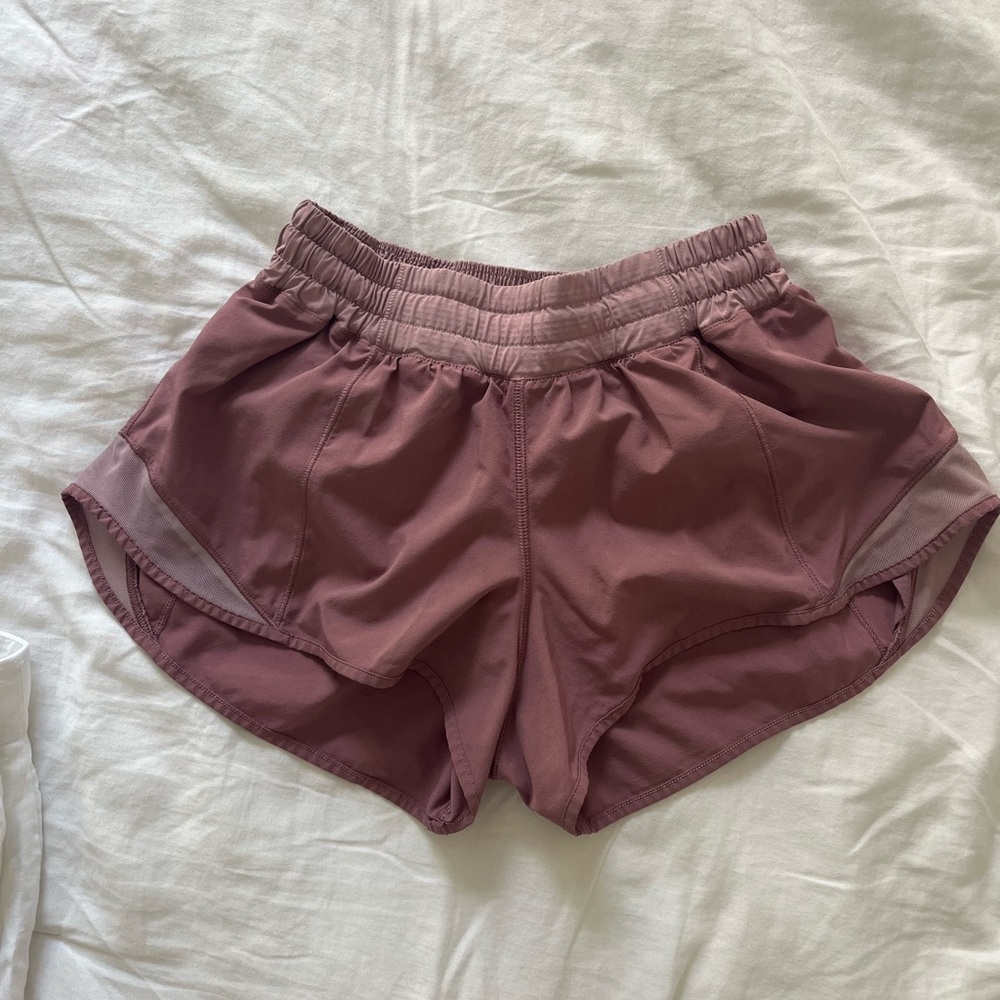 Lululemon Hotty Hot low-Rise Lined Short 2.5"